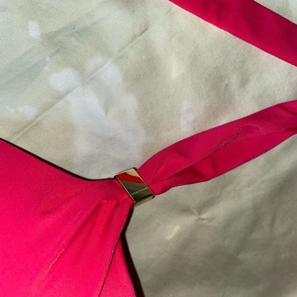 Brand new bikini top Victoria secret - Picture 4 of 4